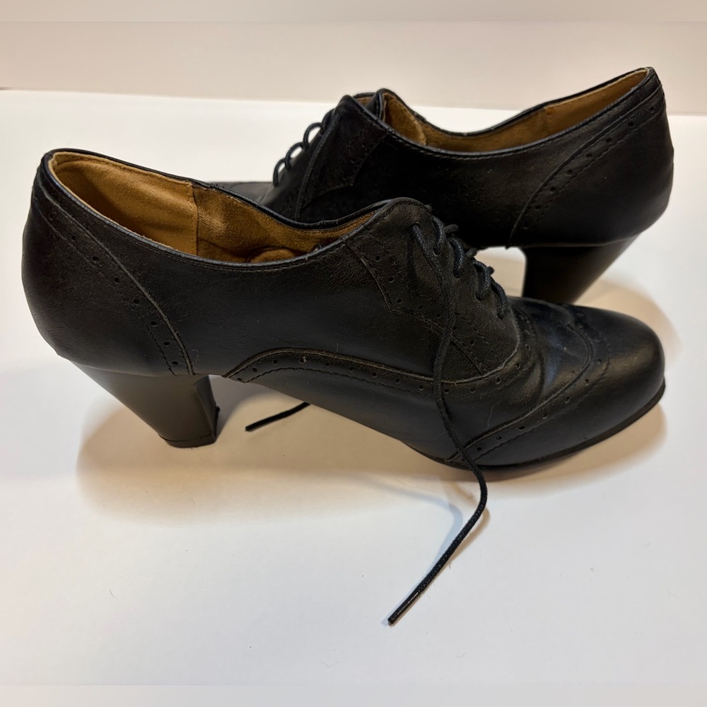 Refresh Women’s Classic Black Leather Oxfords, Size 8 - Picture 3 of 7